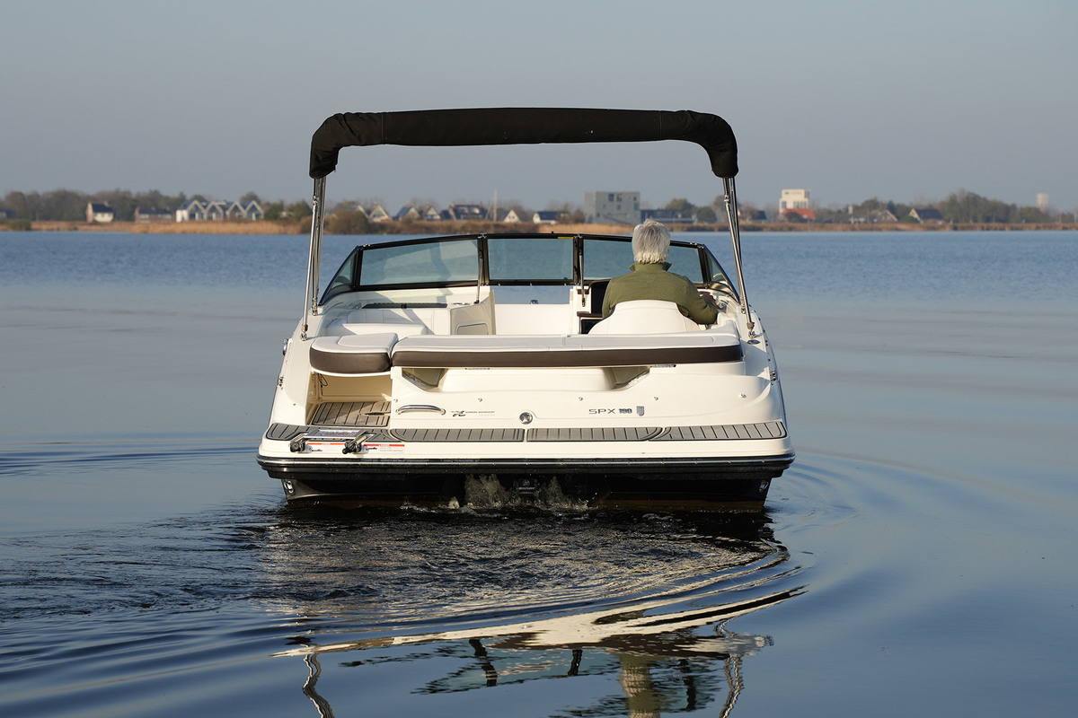 foto: 40 Sea Ray SPX 190