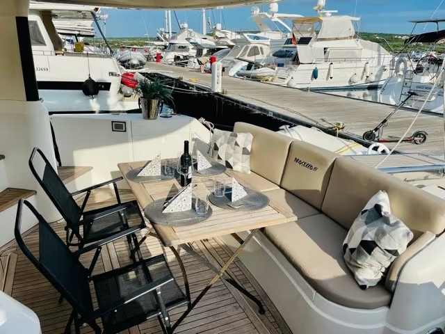 foto: 15 Fairline Squadron 52