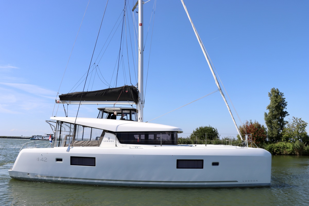 foto: 123 Lagoon 42 Full specs