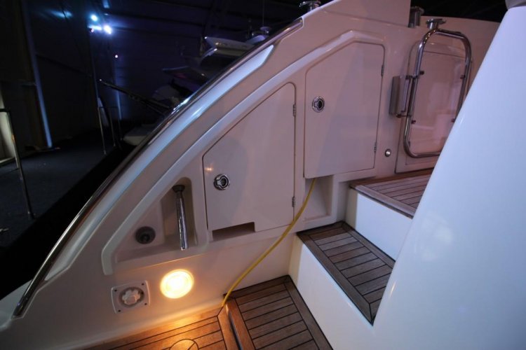 foto: 77 Azimut 60