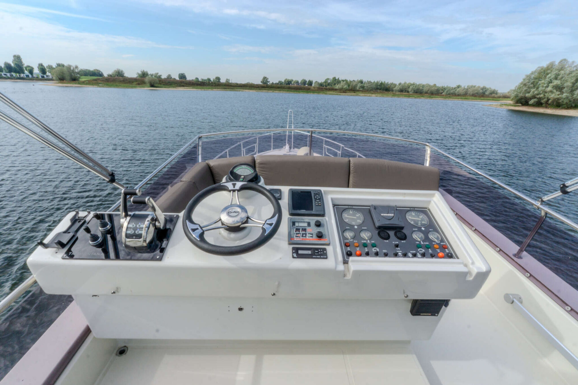 foto: 60 Mochi Craft Mochi Craft 43 Flybridge