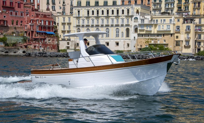 foto: 32 Cantieri Mimi Gozzi Libeccio 8.50 WA -DIRECT LEVERBAAR-