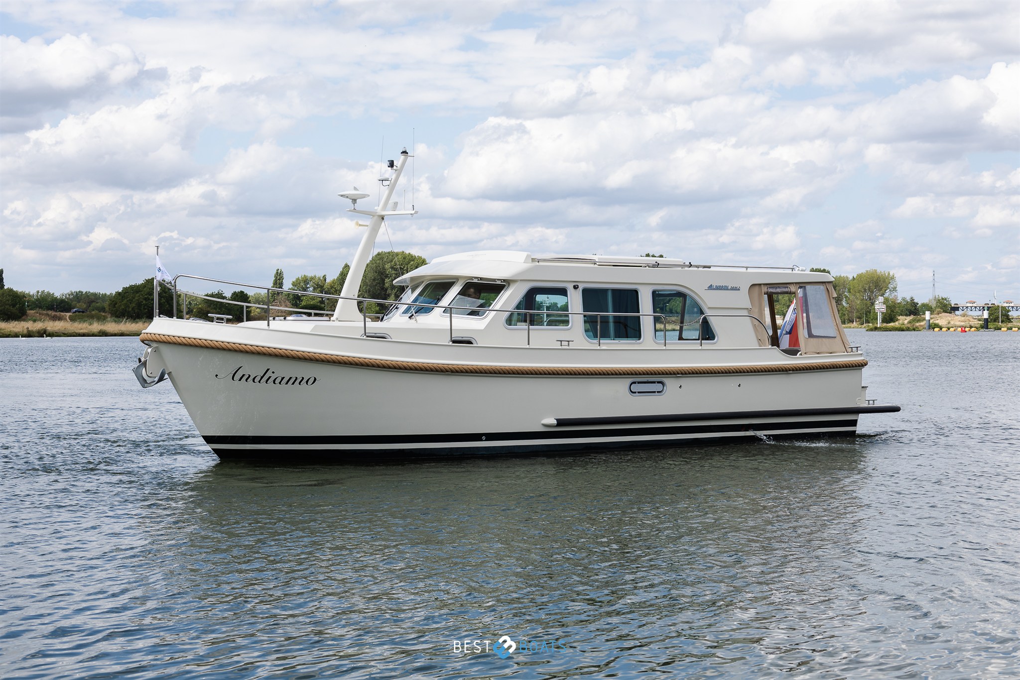 foto: 33 Linssen Grand Sturdy 35.0 Sedan