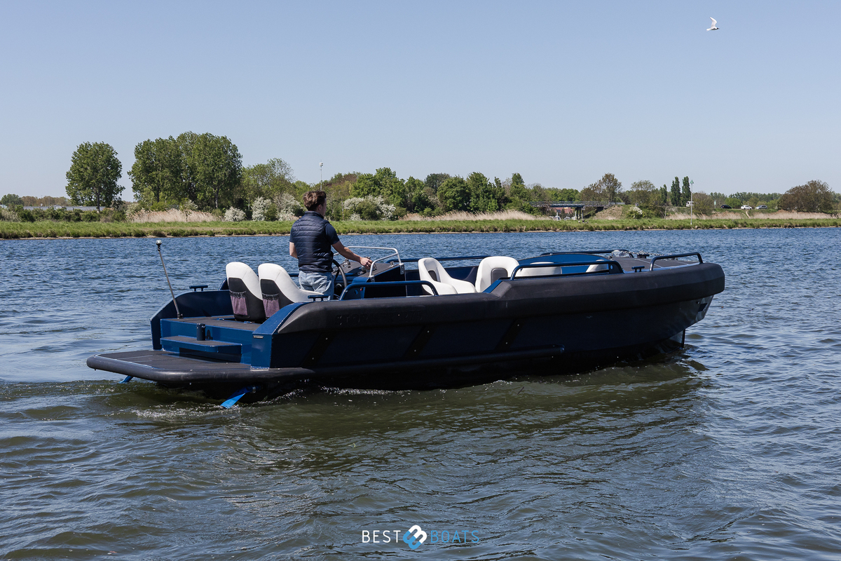 foto: 23 Stormer marine Tender R75