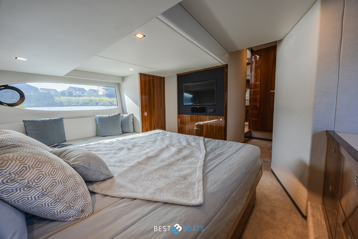 foto: 64 Riviera 4600 SPORT YACHT-PLATINUM EDITION
