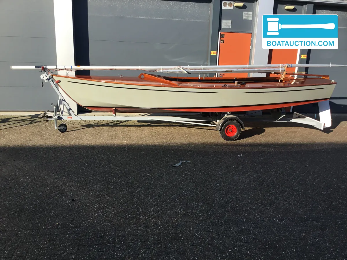 foto: 35 Spanker 712