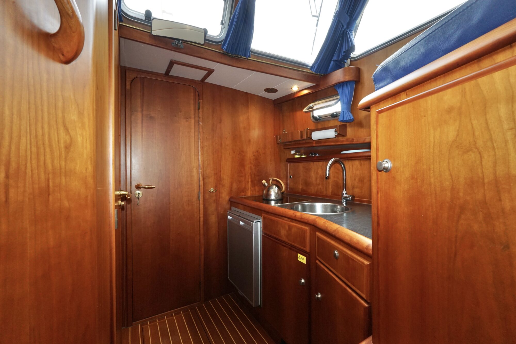 foto: 45 Jetten Jetten Bully 9.60 OK Spiegeldeur