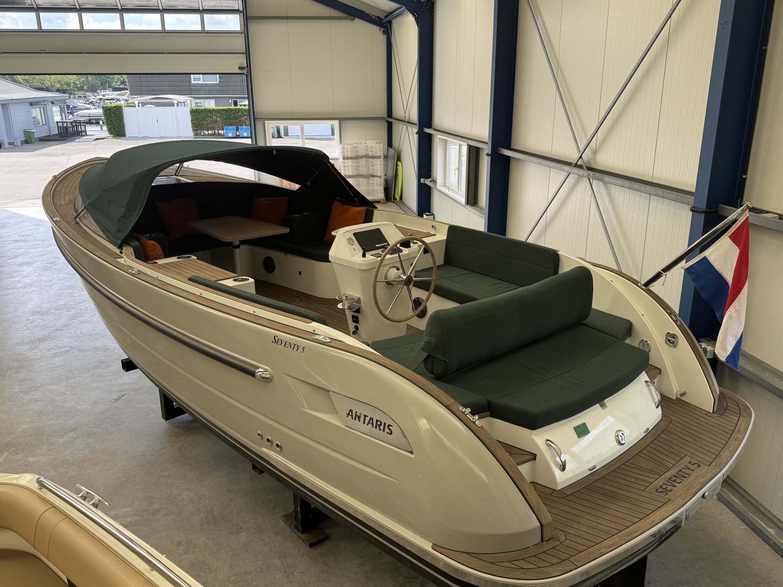 foto: 10 Antaris Seventy5 (Elektro en full options)
