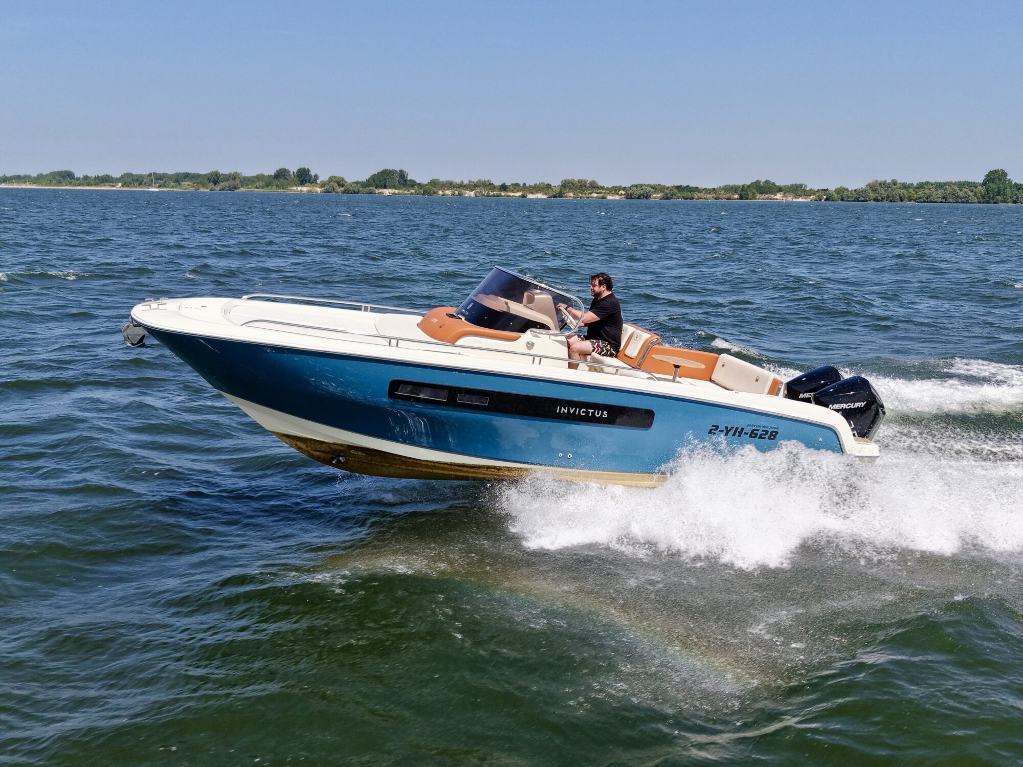 foto: 4 Invictus Invictus 270 CX