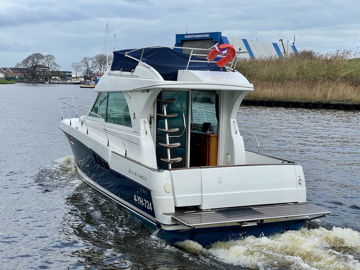 foto: 20 Beneteau Antares 980