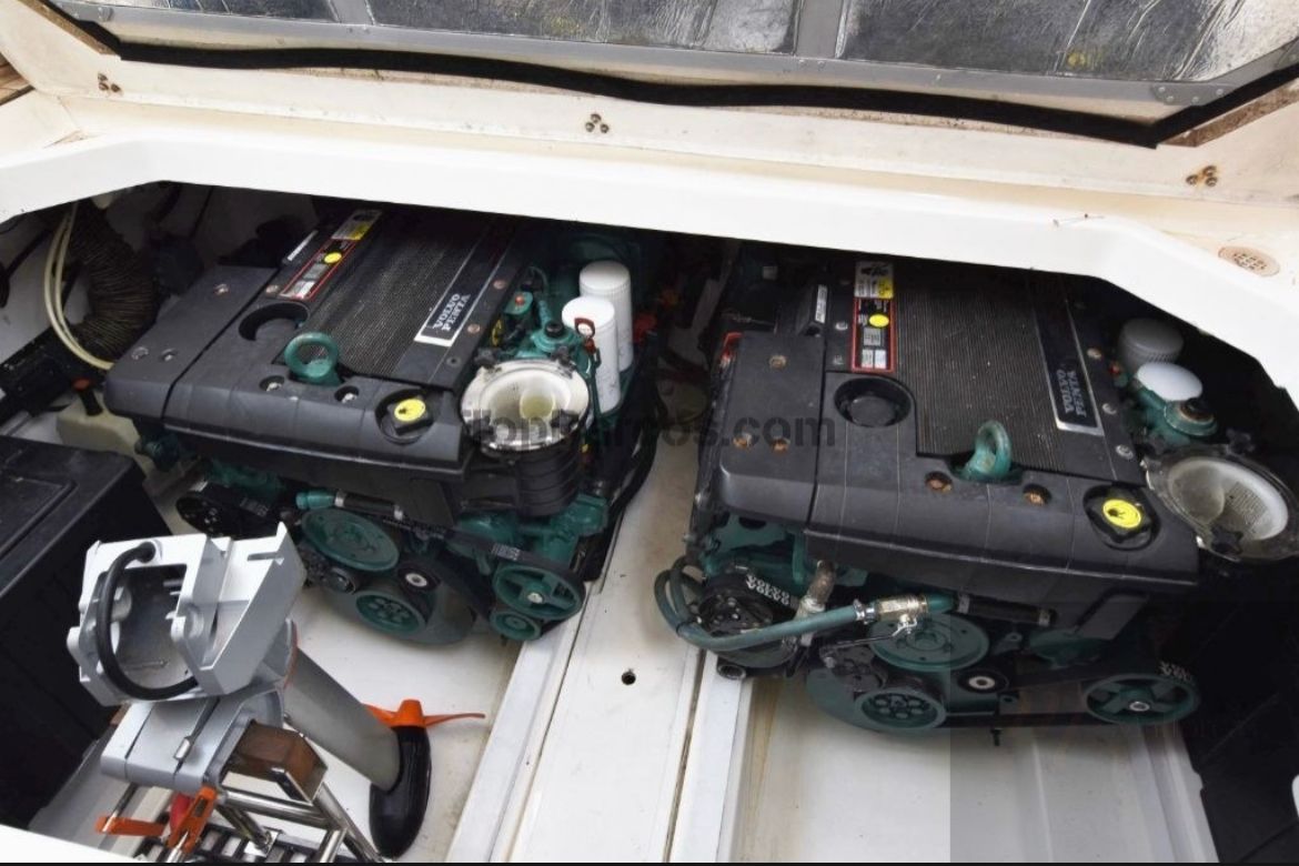 foto: 24 Sealine Sealine F34 Flybridge