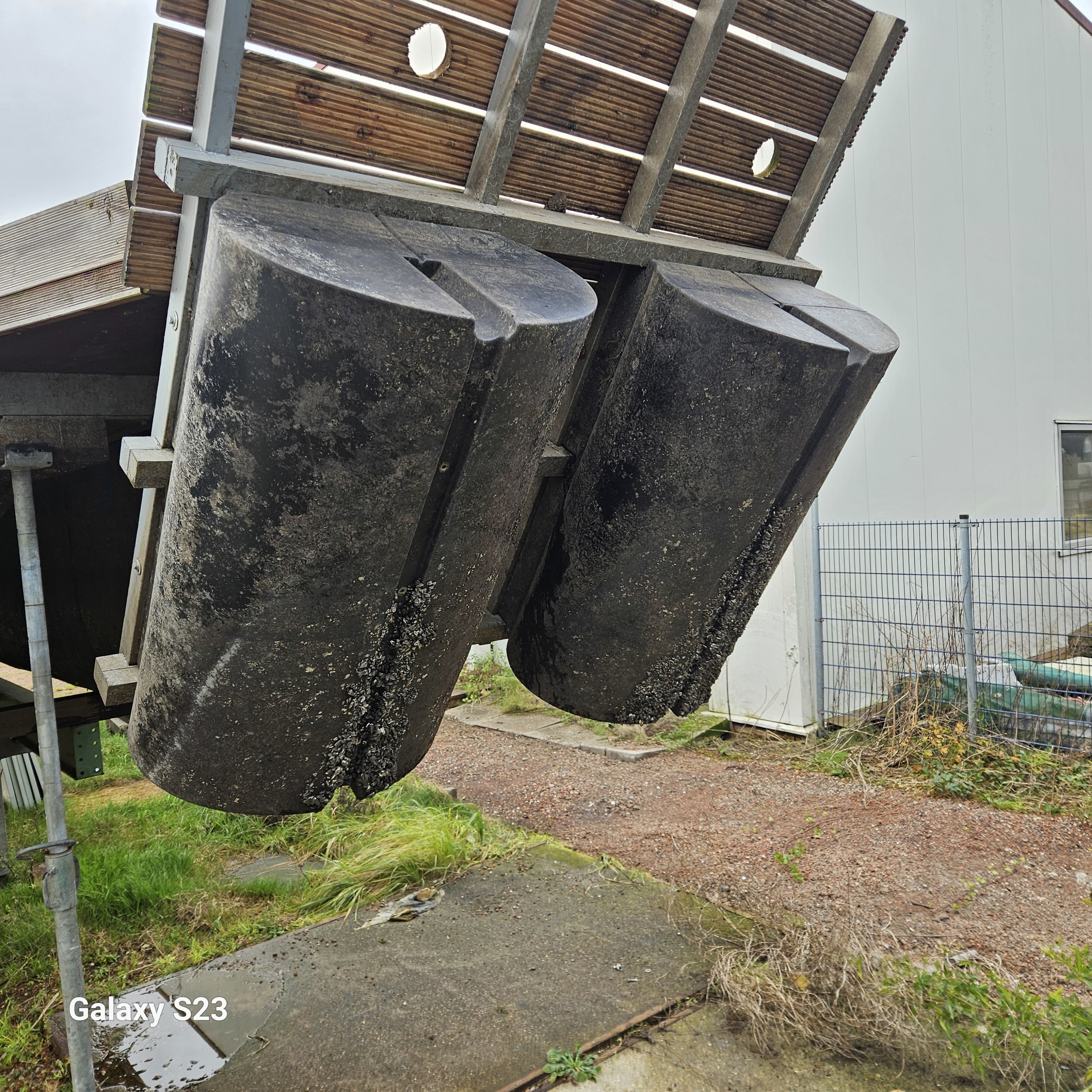 foto: 21 LST Boatin (onderstel) Houseboat