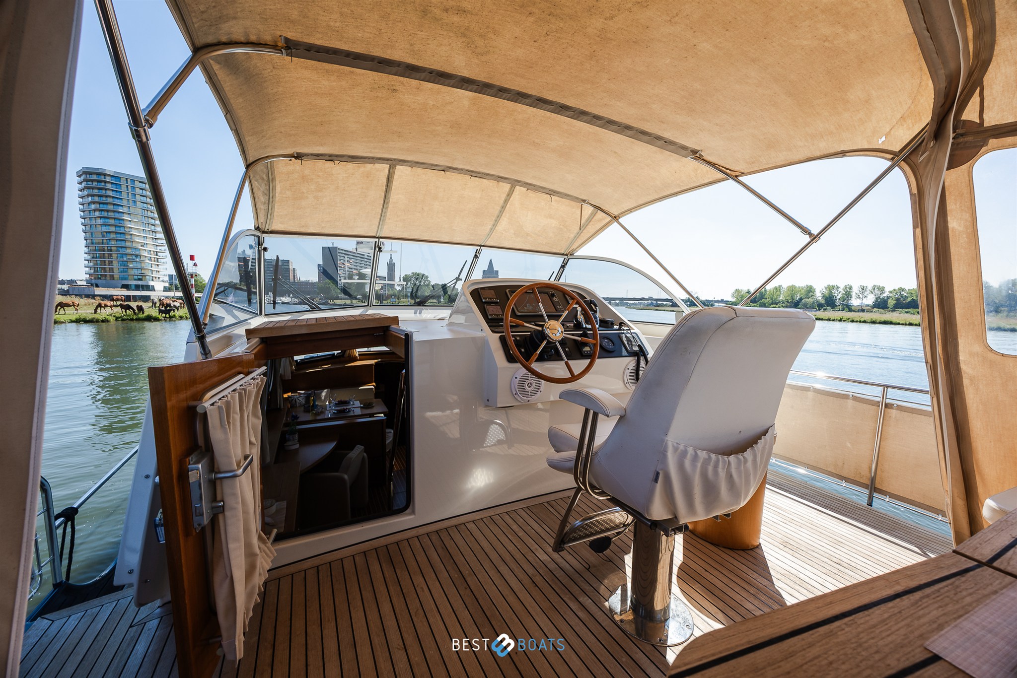 foto: 34 Linssen Grand Sturdy 43.9 AC