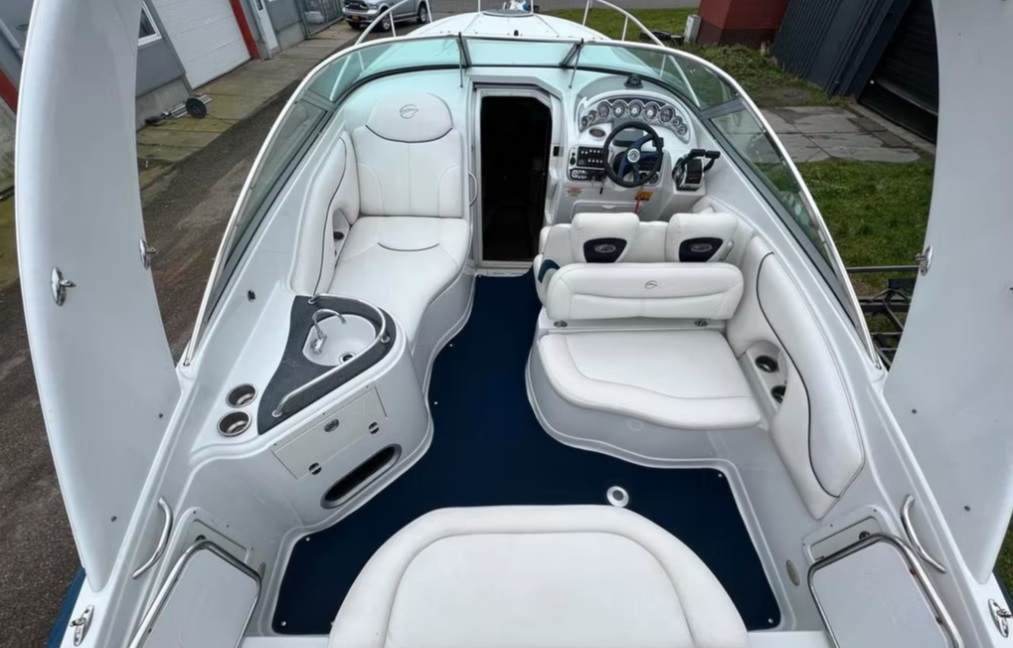 foto: 6 Crownline 315  sportcruiser