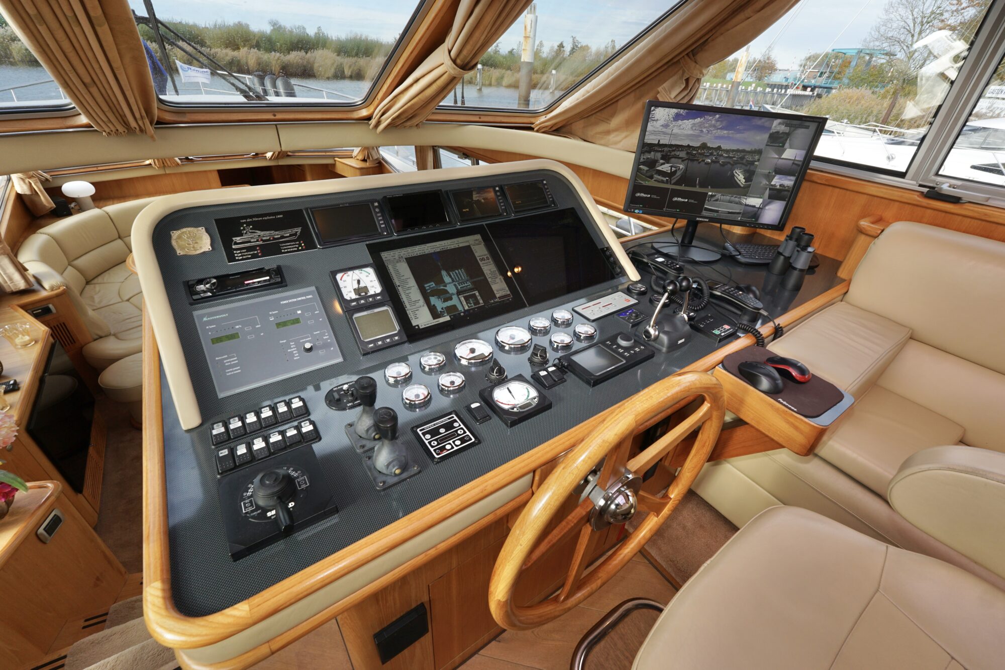 foto: 35 Van den Hoven Van den Hoven Exclusive 18.00 VS