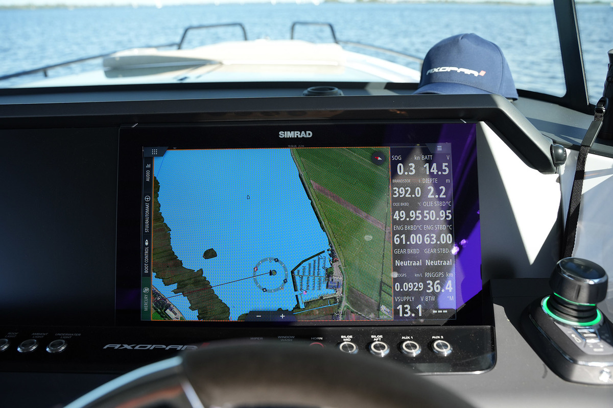 foto: 82 Axopar  37 XC Cross Cabin Mediterrana Edition