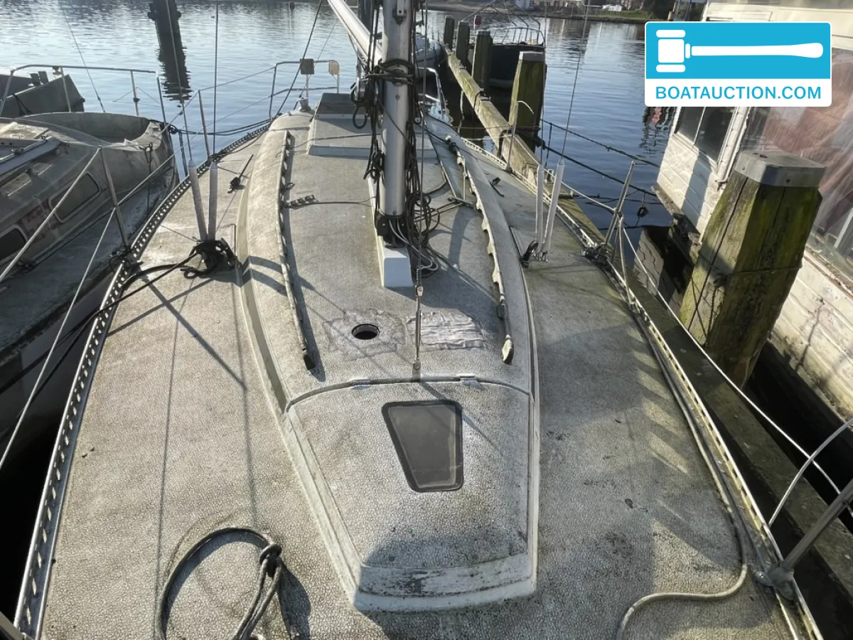 foto: 9 Cabin sailboat 900