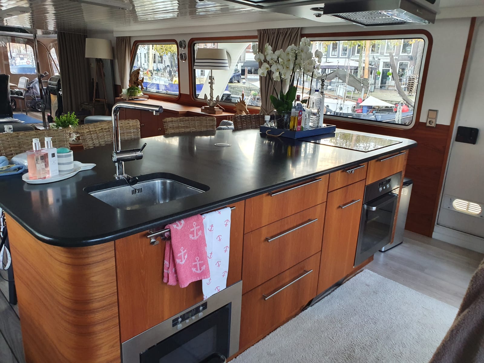 foto: 35 Jacabo 2300 (Varend woonschip)