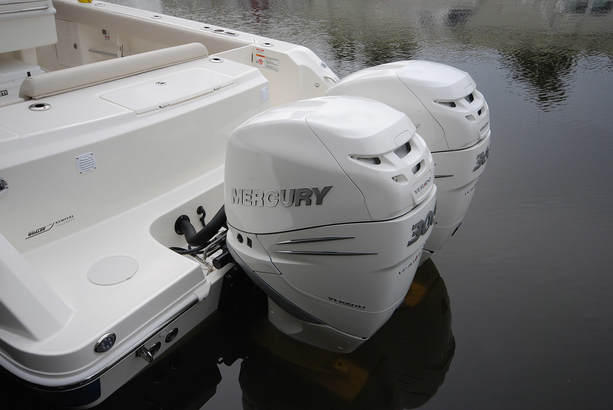 foto: 64 Boston Whaler 330 Outrage
