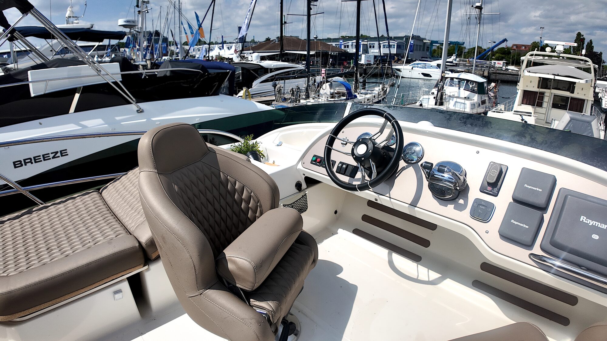 foto: 21 Jeanneau Jeanneau Prestige 42 Flybridge