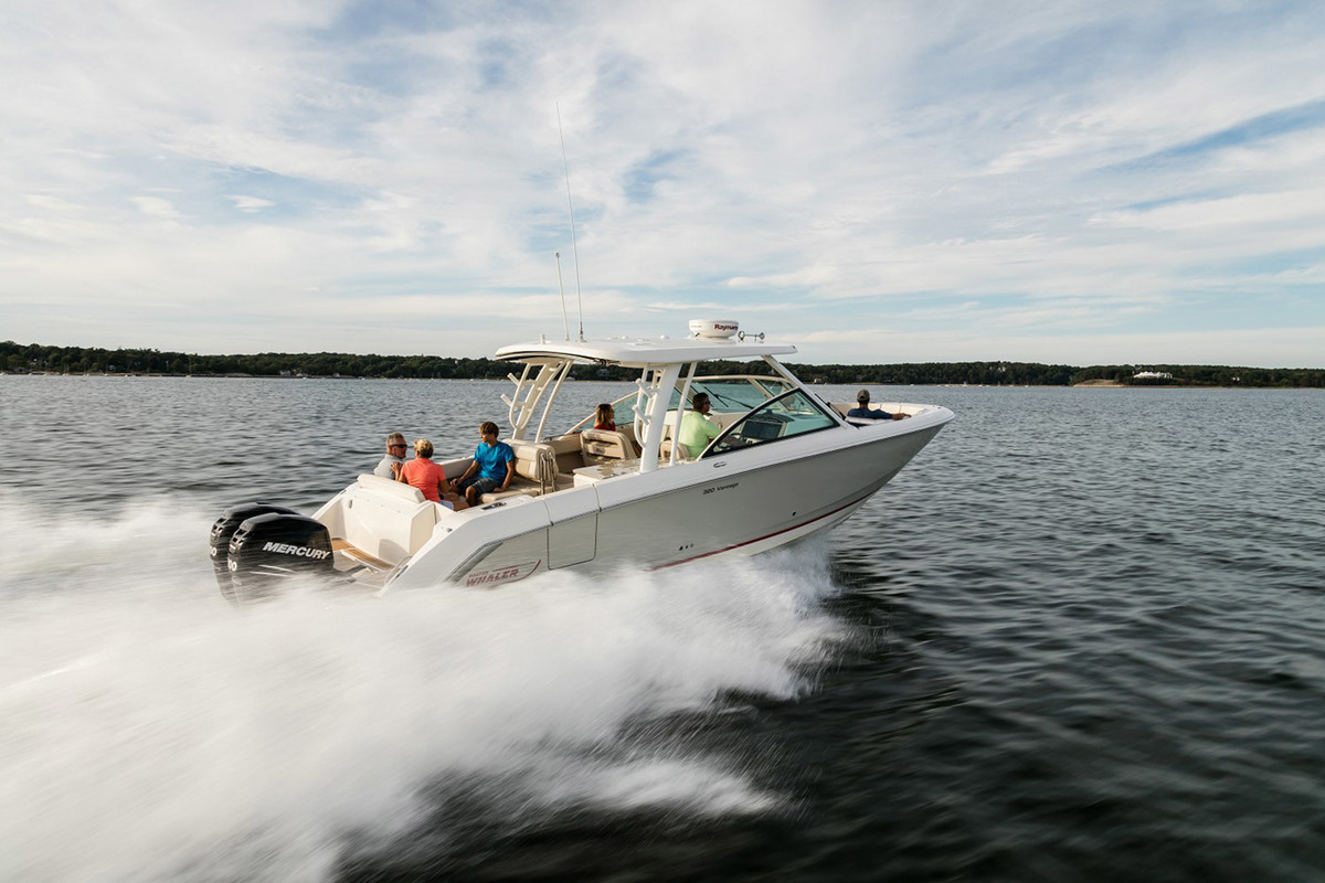 foto: 4 Boston Whaler 320 Vantage