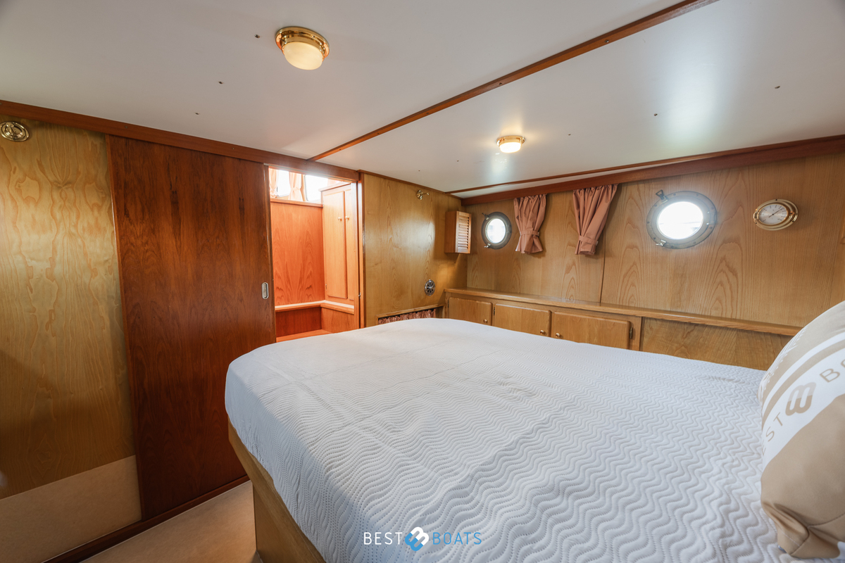 foto: 34 Linssen  St. Jozef 1050 Salon AK-L