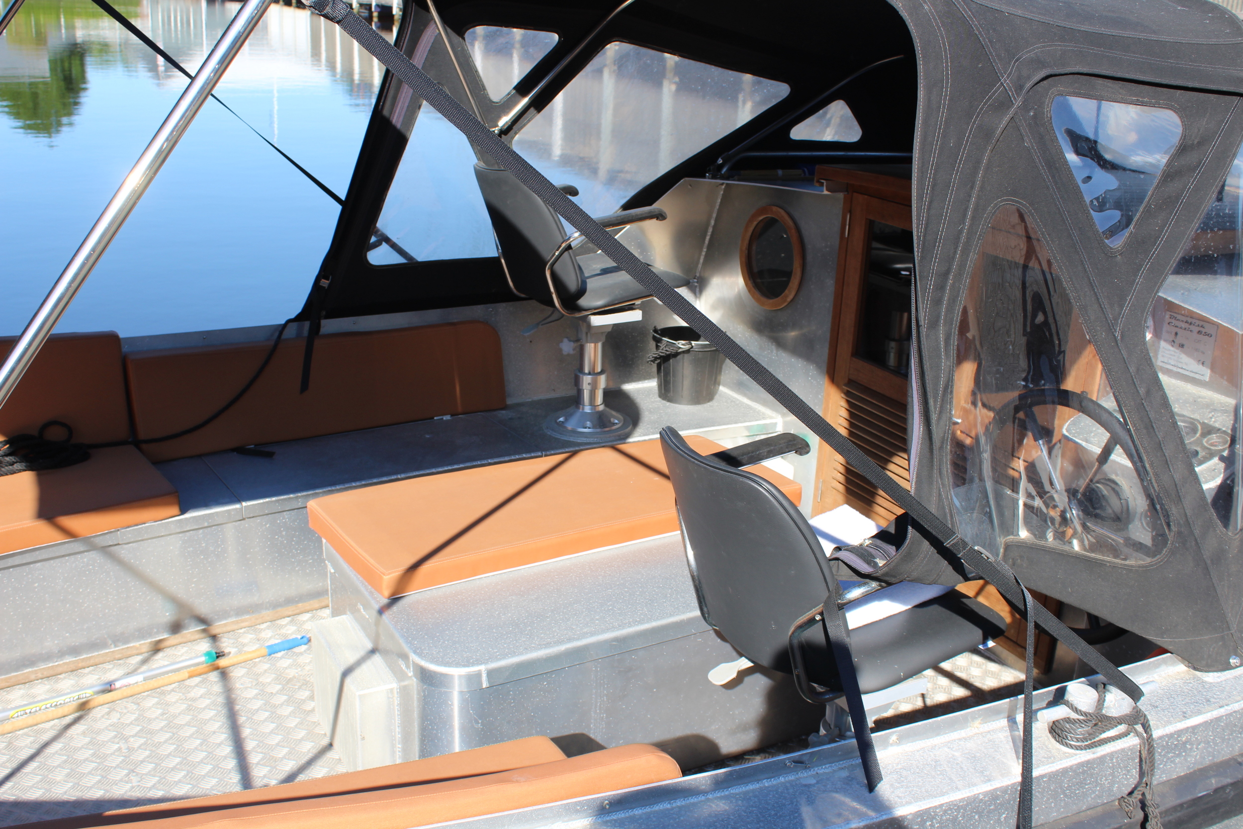 foto: 35 Black Fish Cabin 850 XL