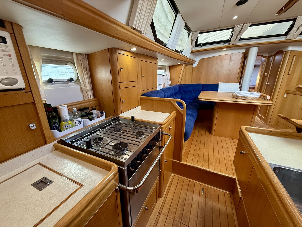 foto: 37 Oyster 45 Deck Saloon