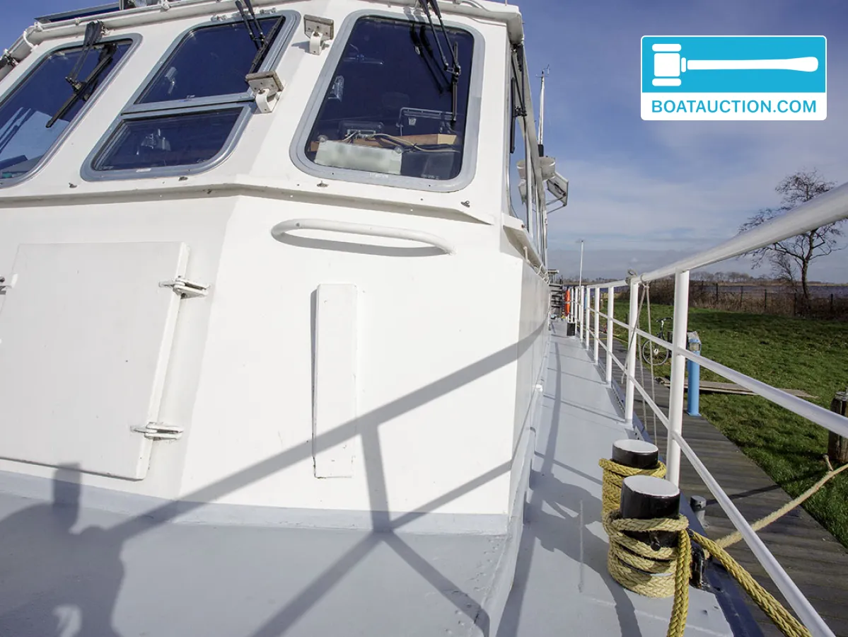foto: 75 Bateau de patrouille 2300