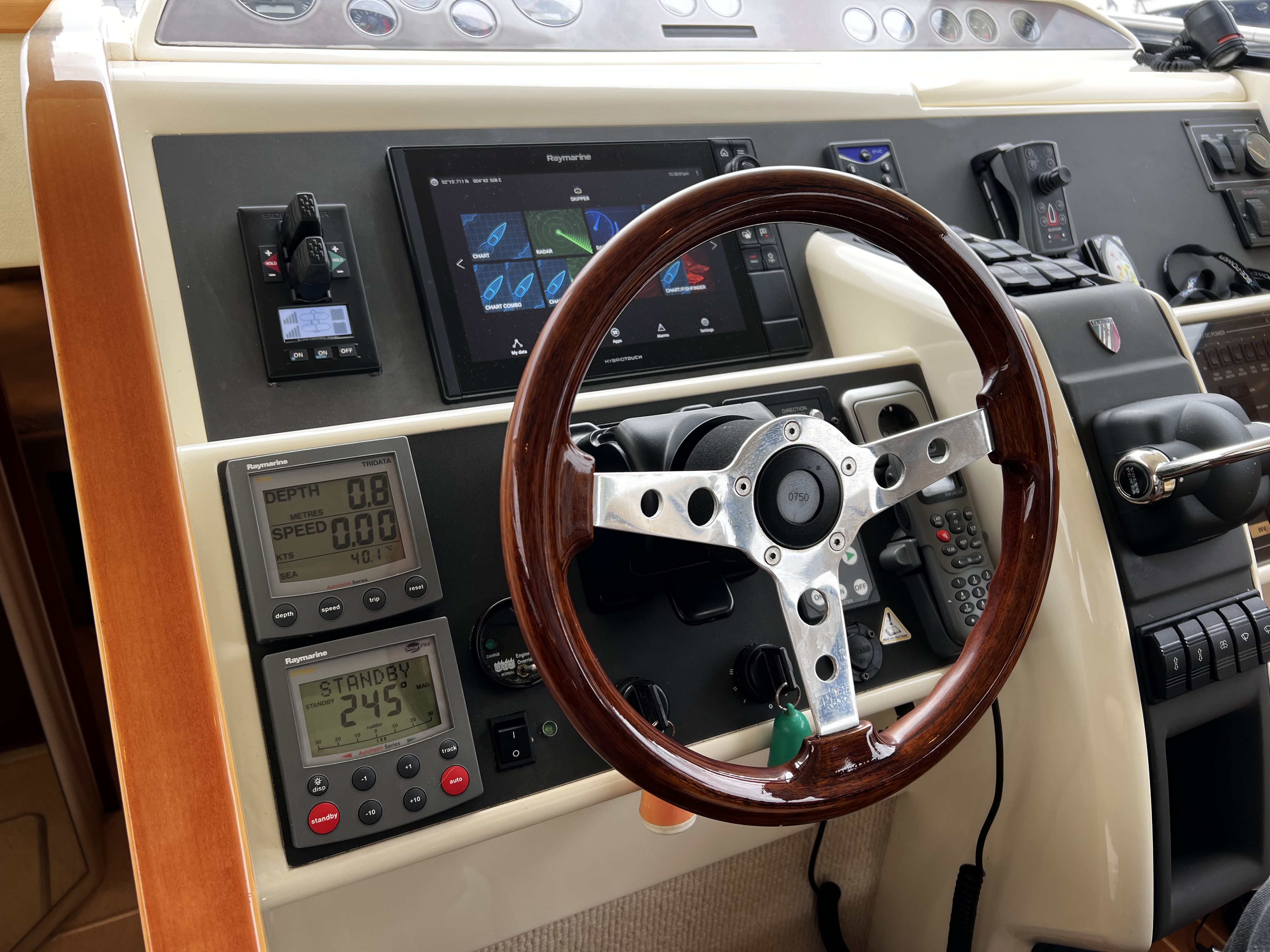 foto: 35 Fairline Phantom 46