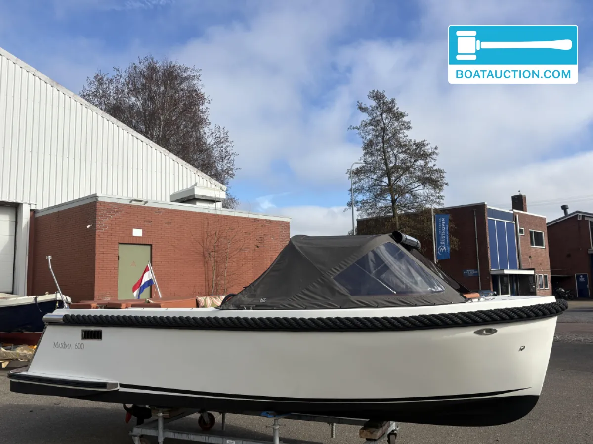 foto: 14 Maxima 600 Tender
