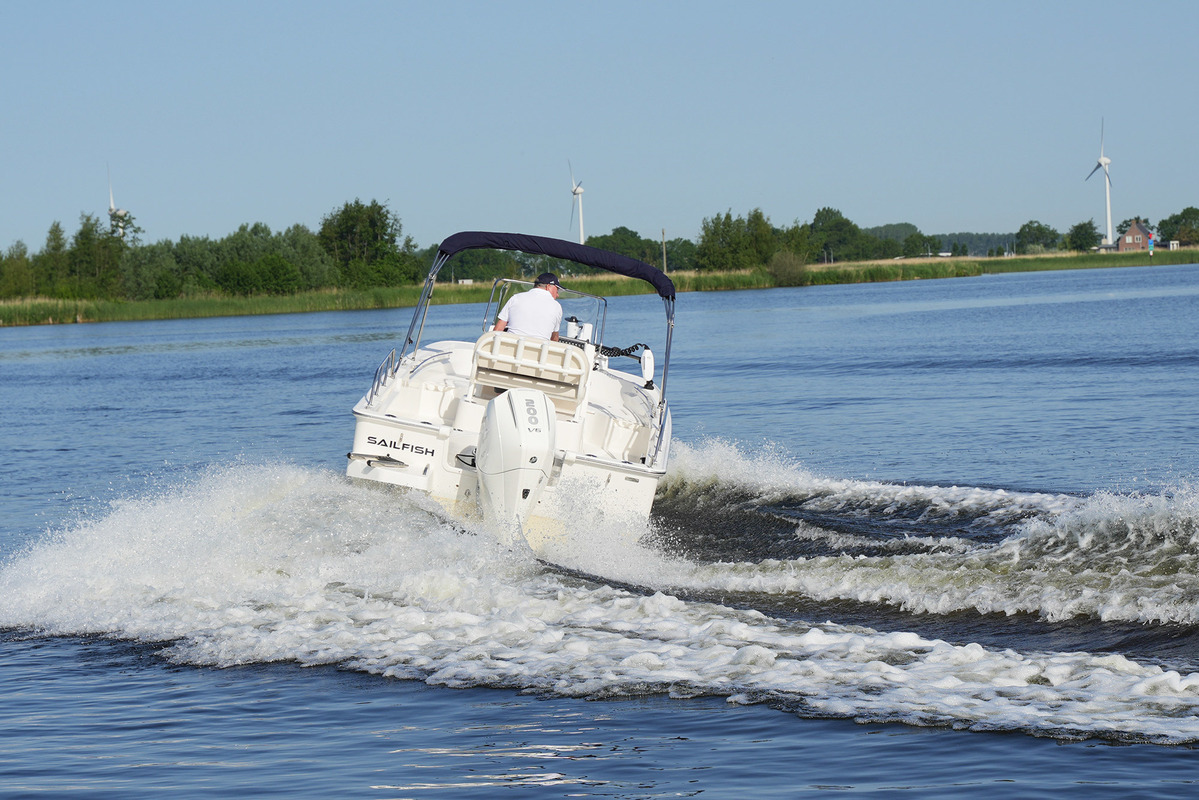 foto: 53 Boston Whaler 210 Montauk