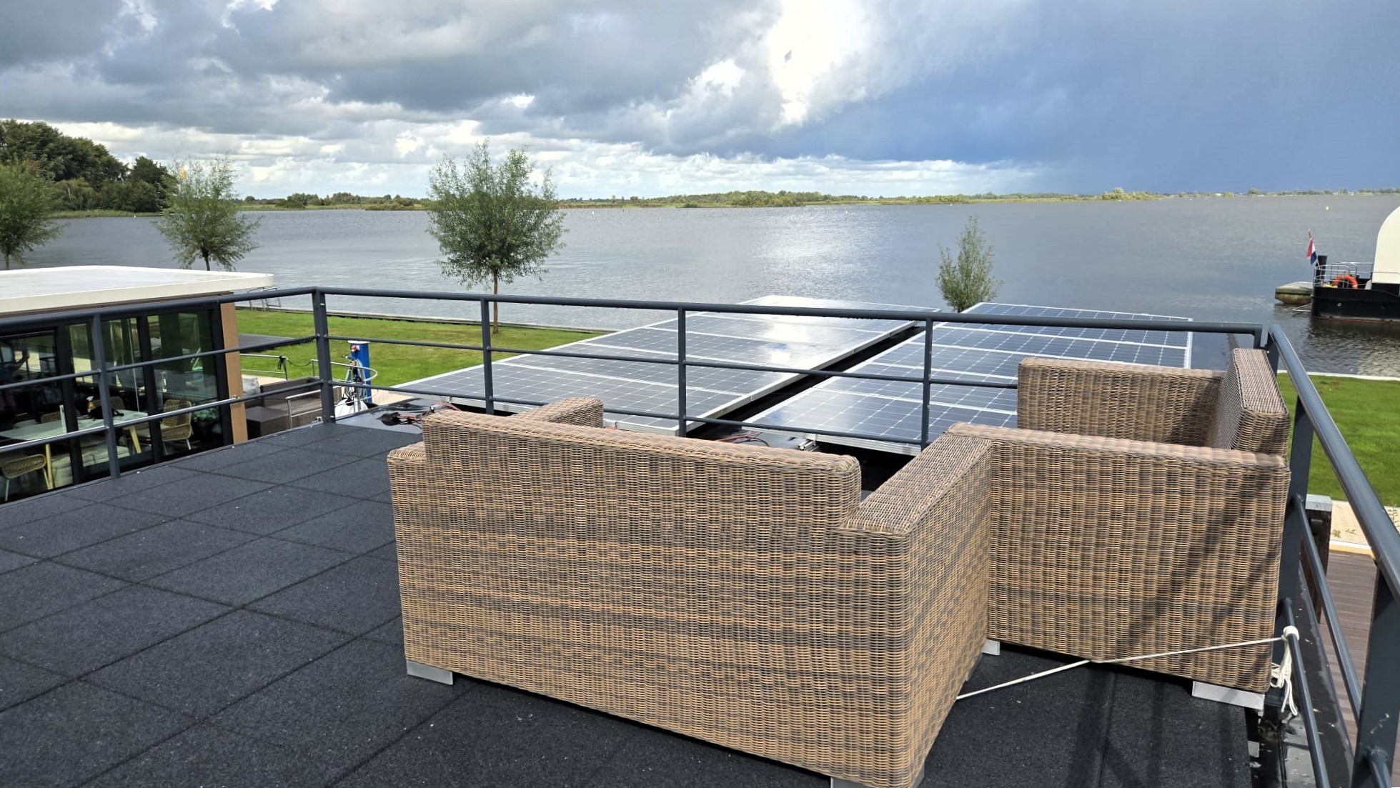 foto: 41 Castalia Evt. Met Koopligplaats Special Houseboat 1460 X 500
