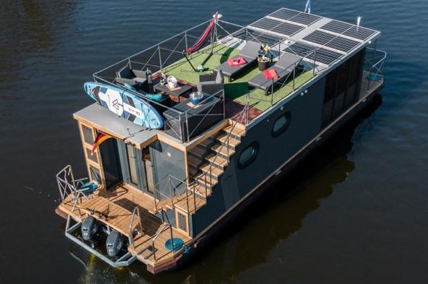 foto: 49 Campi 400 Houseboat