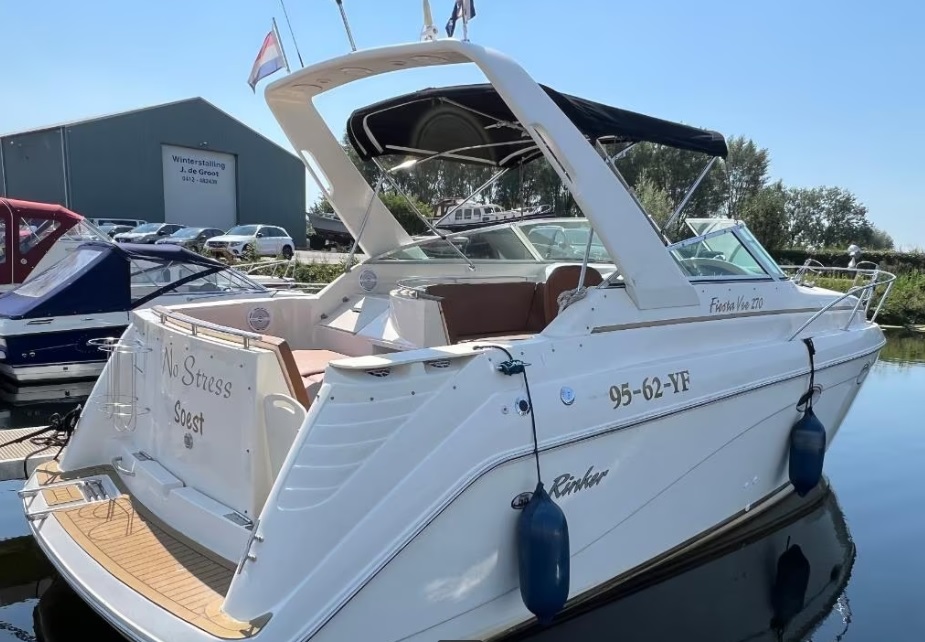 foto: 5 Rinker 270    Fiesta Vee