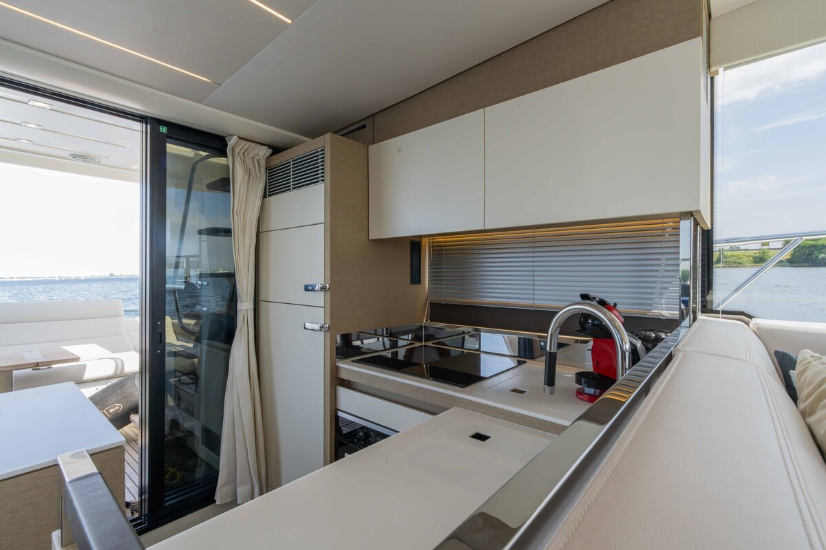 foto: 28 Jeanneau  Prestige 520 Fly