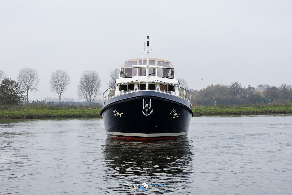 foto: 47 Linssen  Grand Sturdy 430 AC MKII Diamond