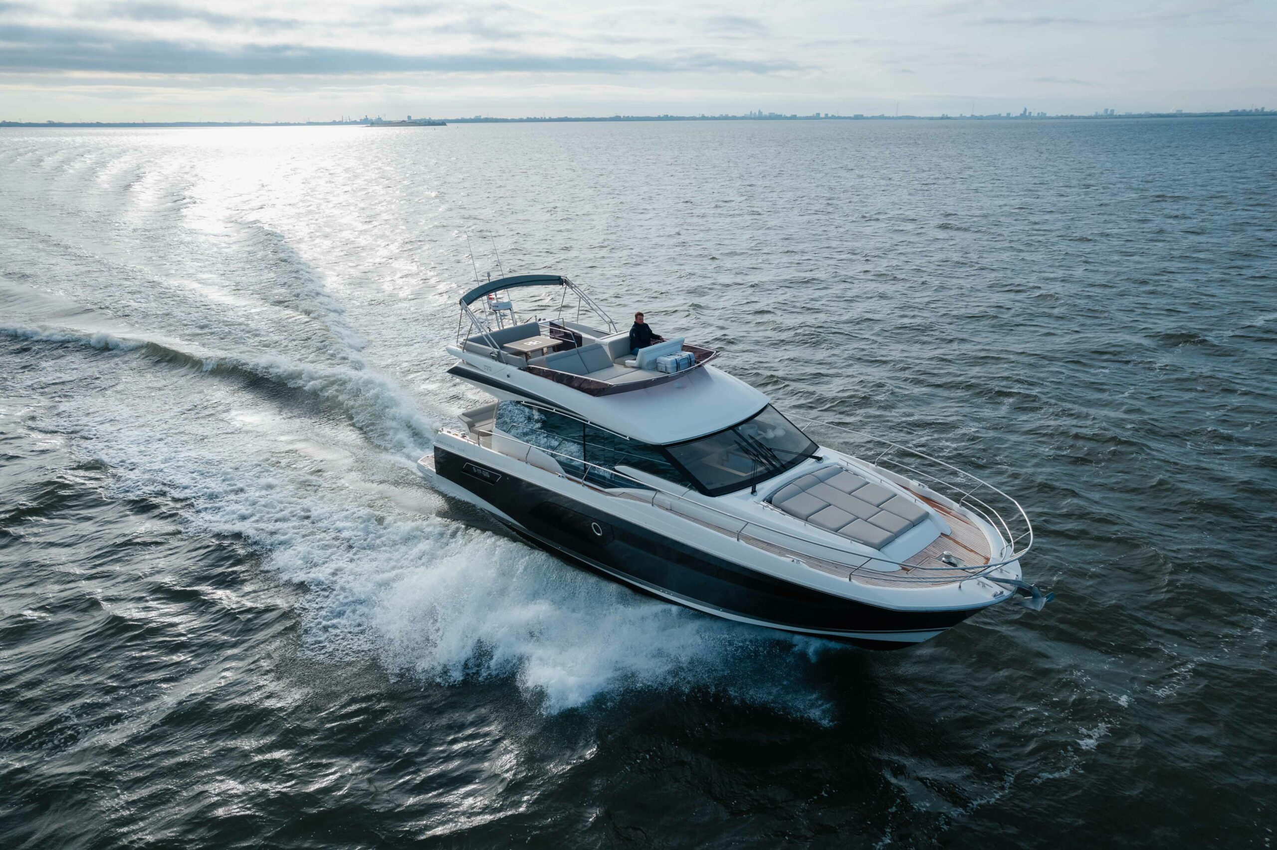 foto: 34 Prestige 520