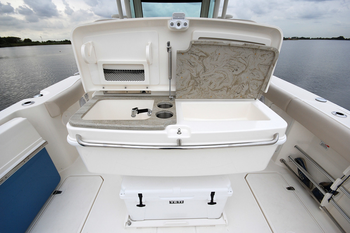 foto: 37 Boston Whaler 330 Outrage