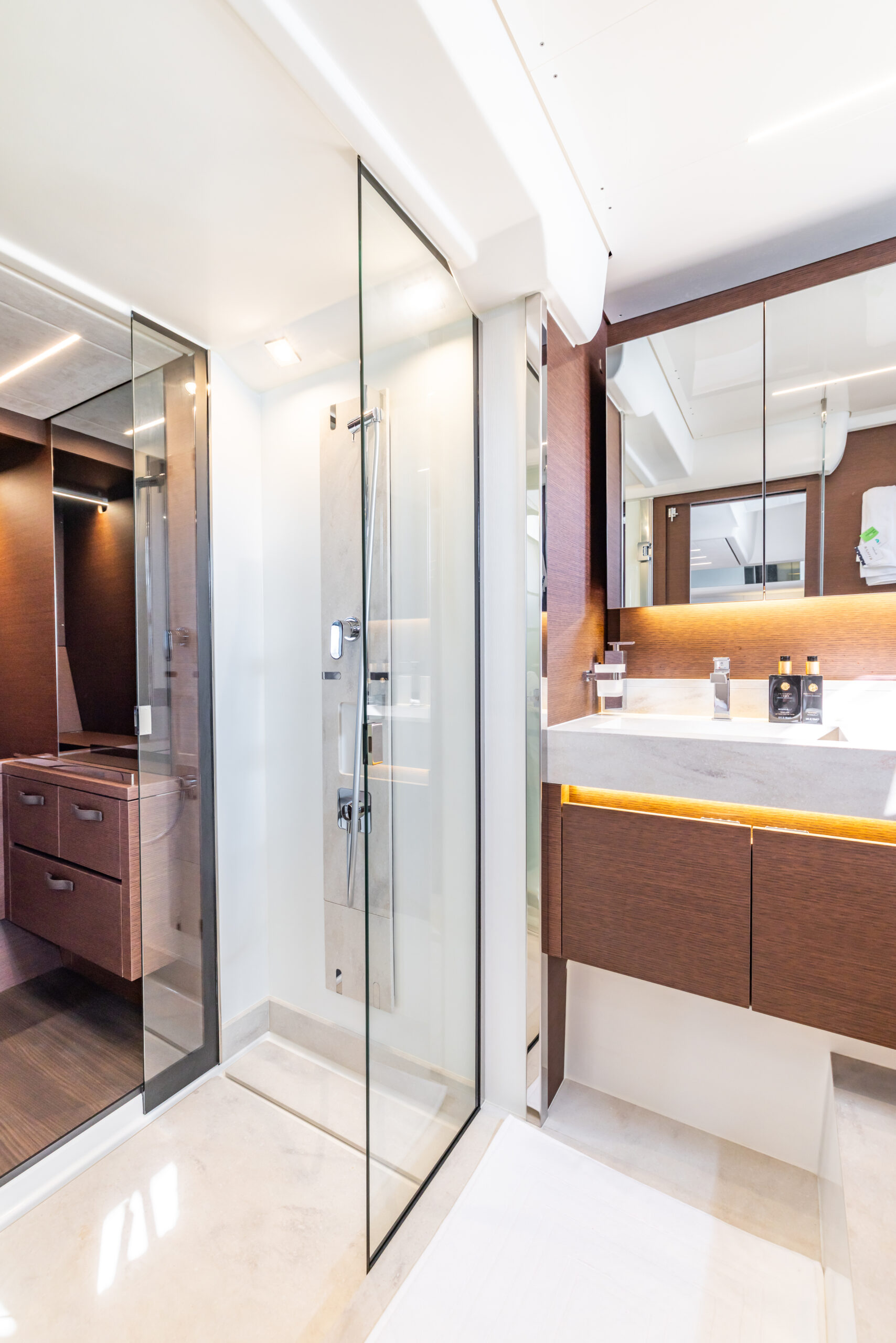 foto: 54 Prestige 590