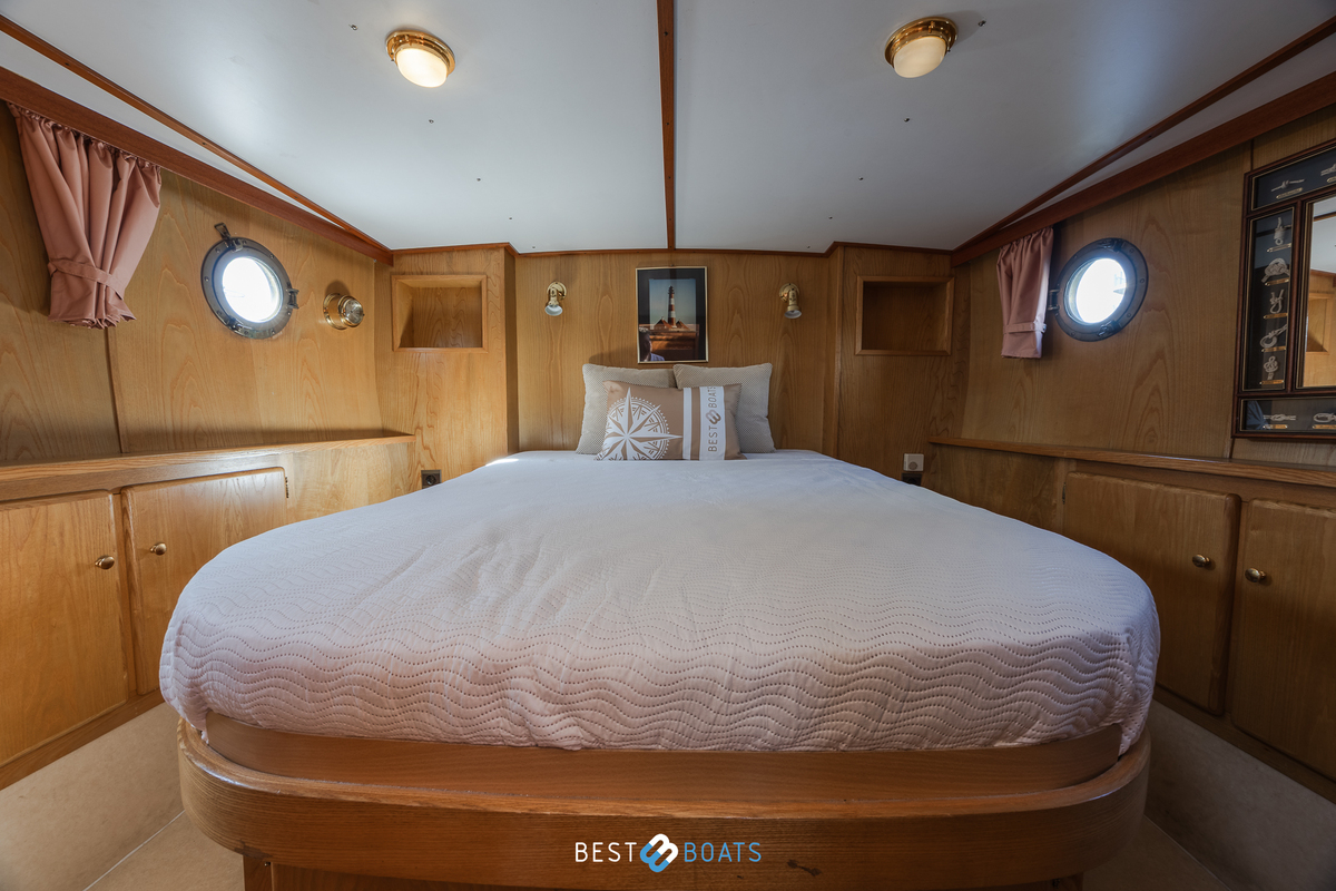 foto: 35 Linssen  St. Jozef 1050 Salon AK-L