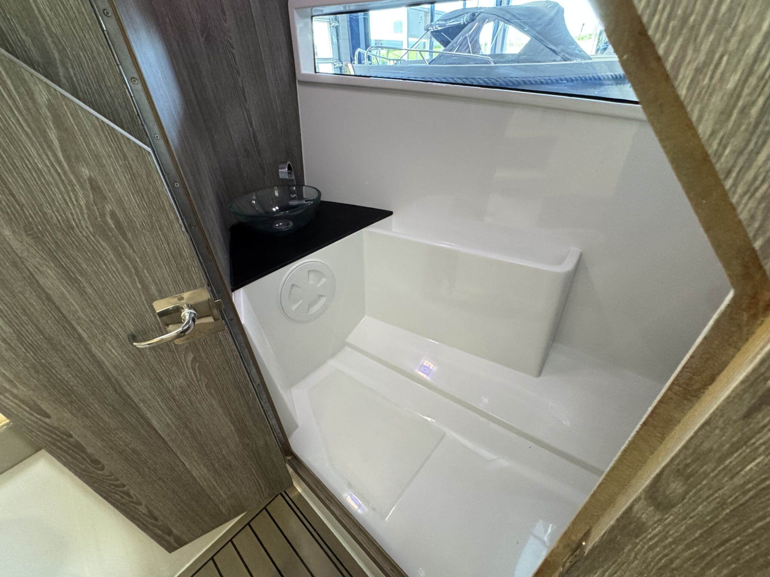 foto: 16 Maxima 800 Cabin (op voorraad)