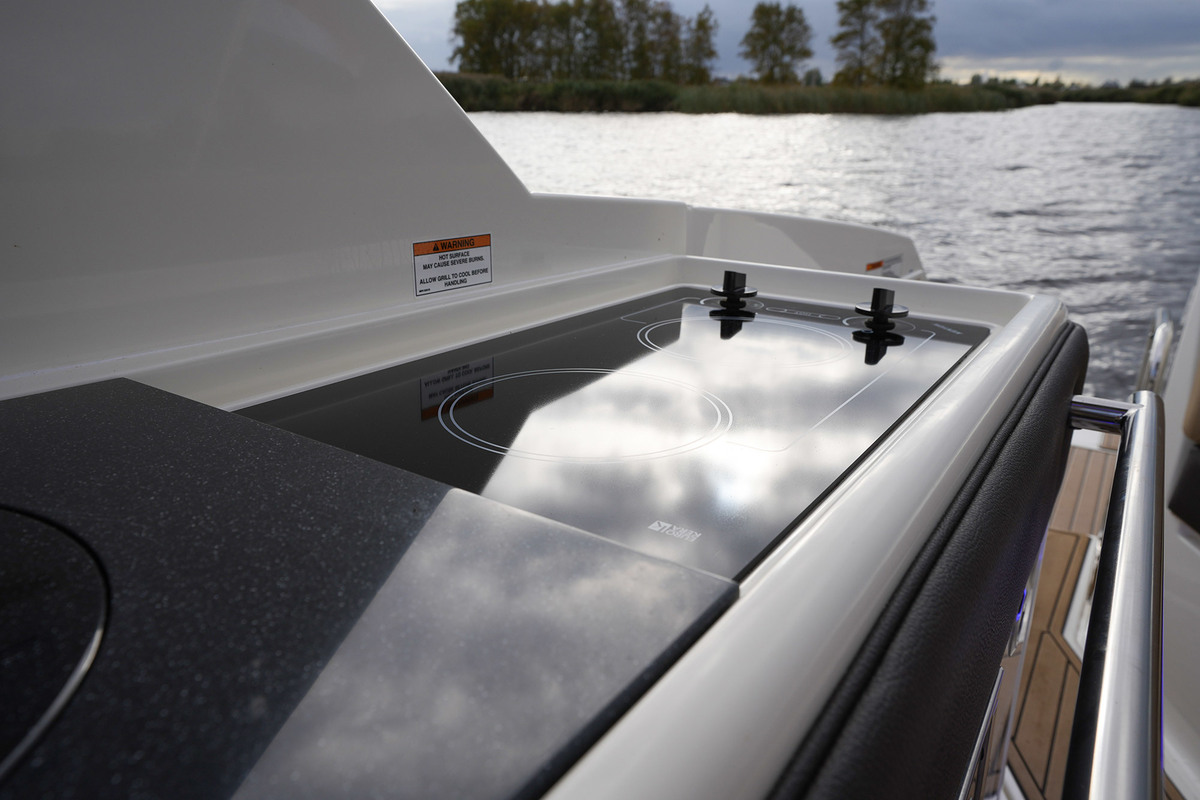 foto: 70 Sea Ray Sundancer 320