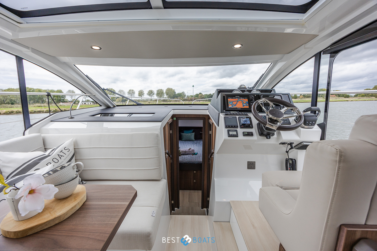 foto: 38 Sealine C330