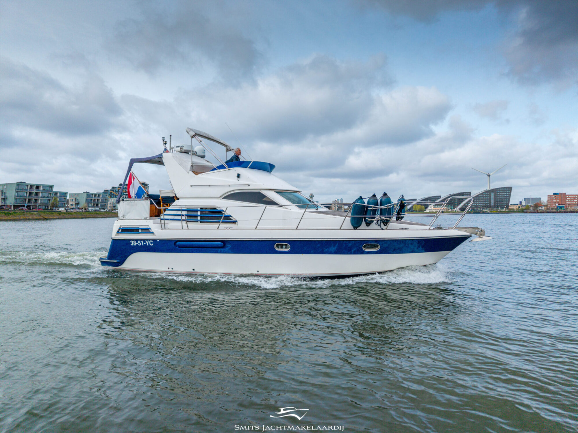 foto: 96 Astor Astor 37 Flybridge