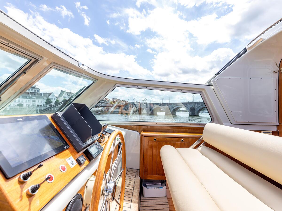 foto: 104 Linssen  Grand Sturdy 500 Variotop
