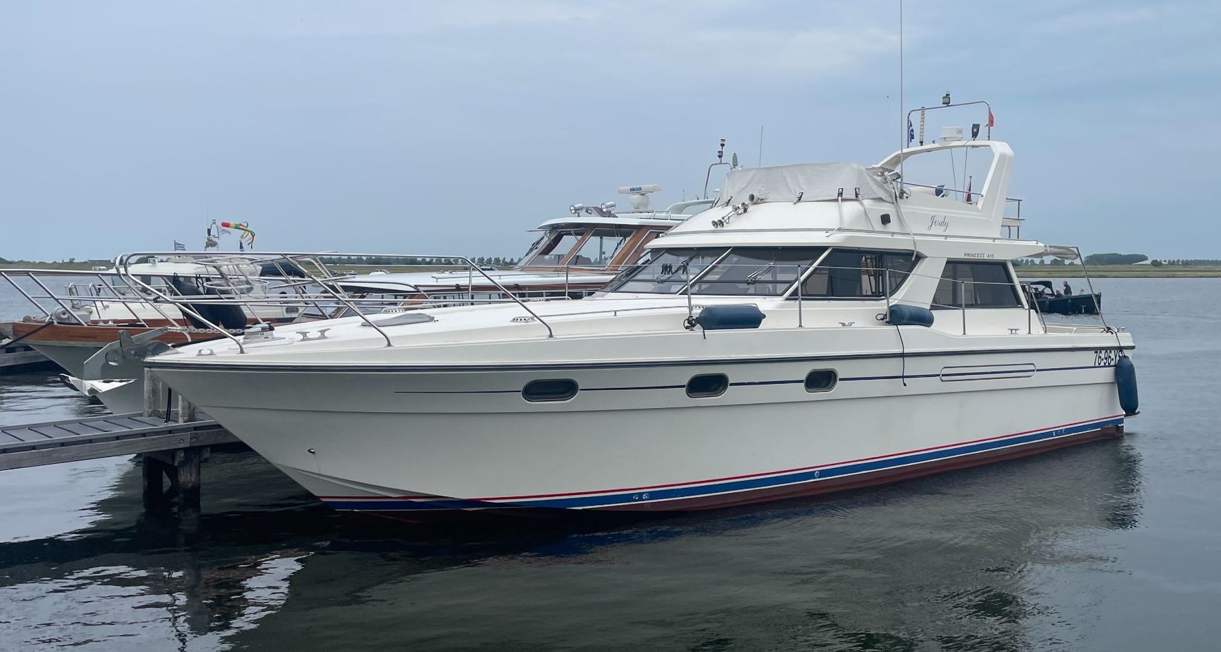 foto: 68 Princess Princess 415 FB