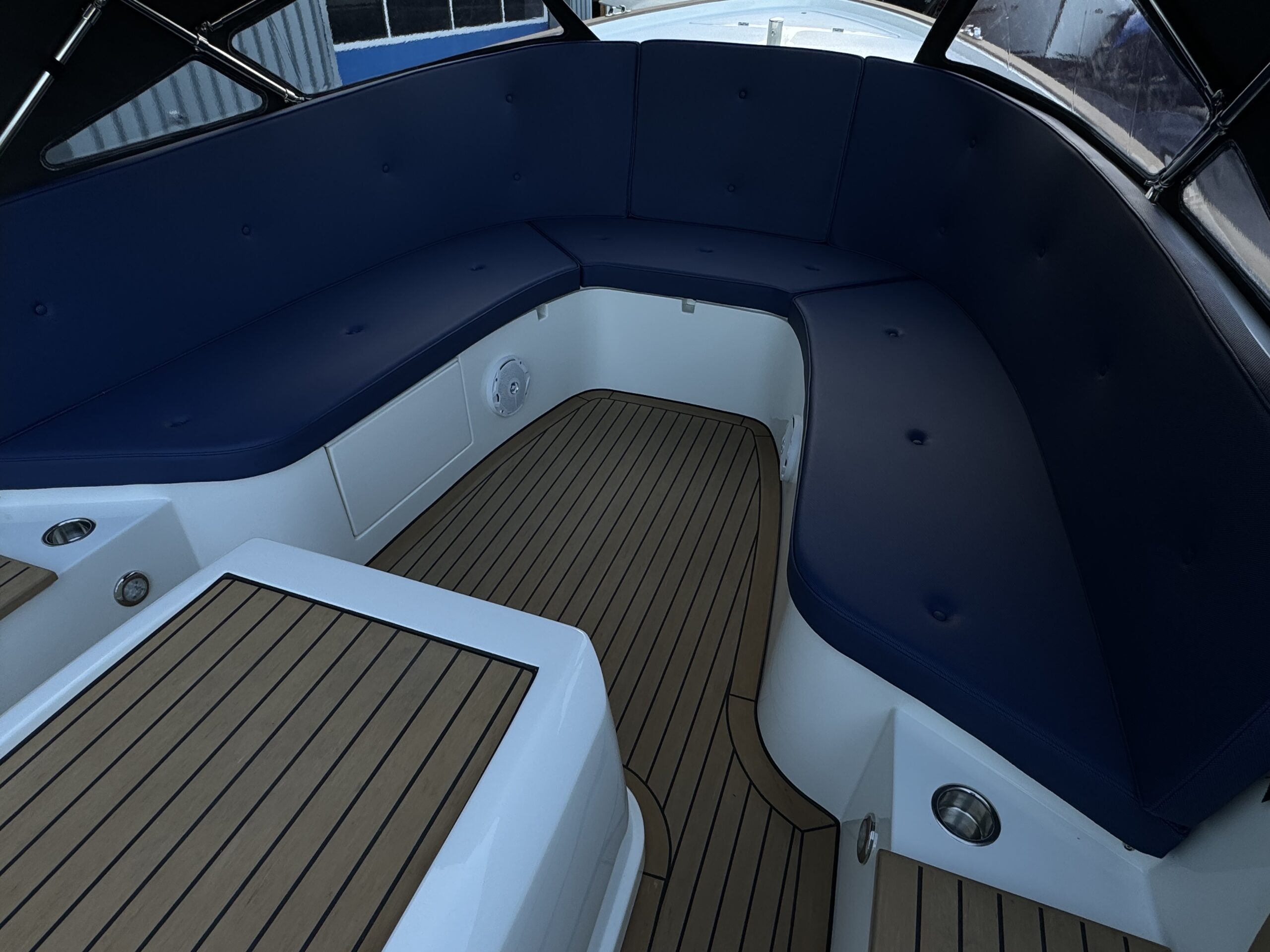 foto: 21 Motorboat 1100