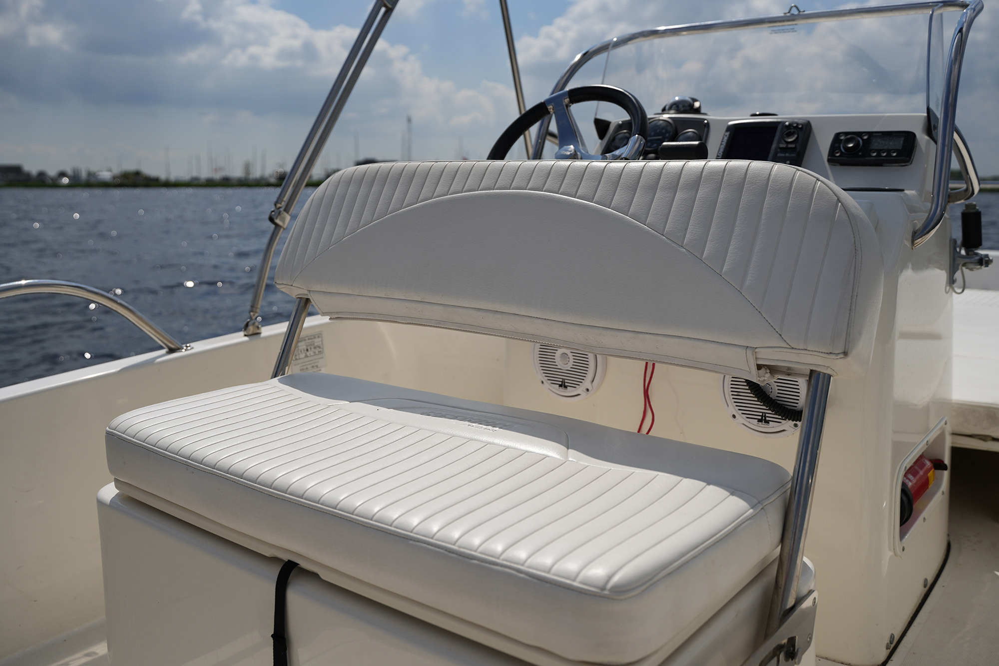 foto: 30 Boston Whaler 170 Dauntless