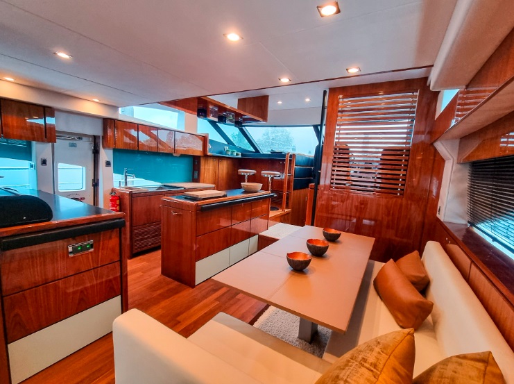 foto: 5 Fairline  Squadron 70